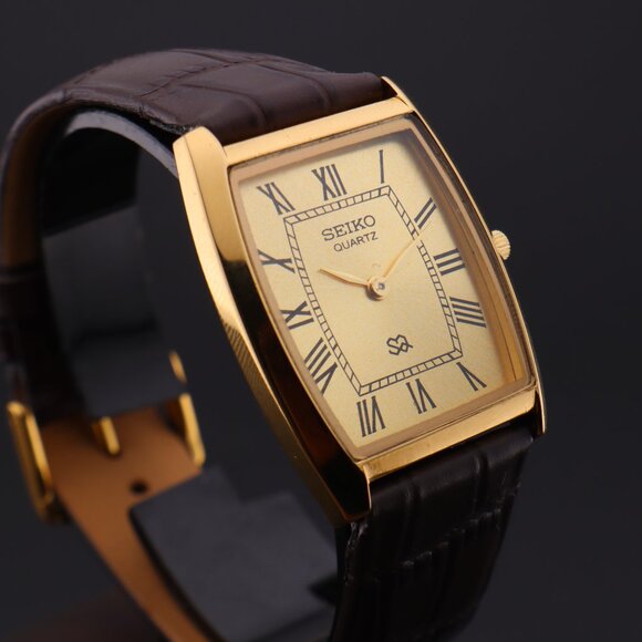 Vintage Seiko Slim Tonneau Tank  Quartz Gentlemen's Wrist Watch  - FREE SHIPPING - Picture 1 of 14